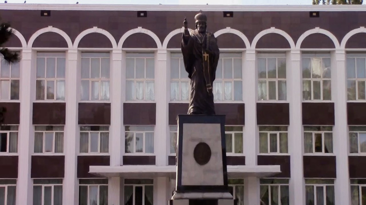 Пам'ятник святителю Миколаю