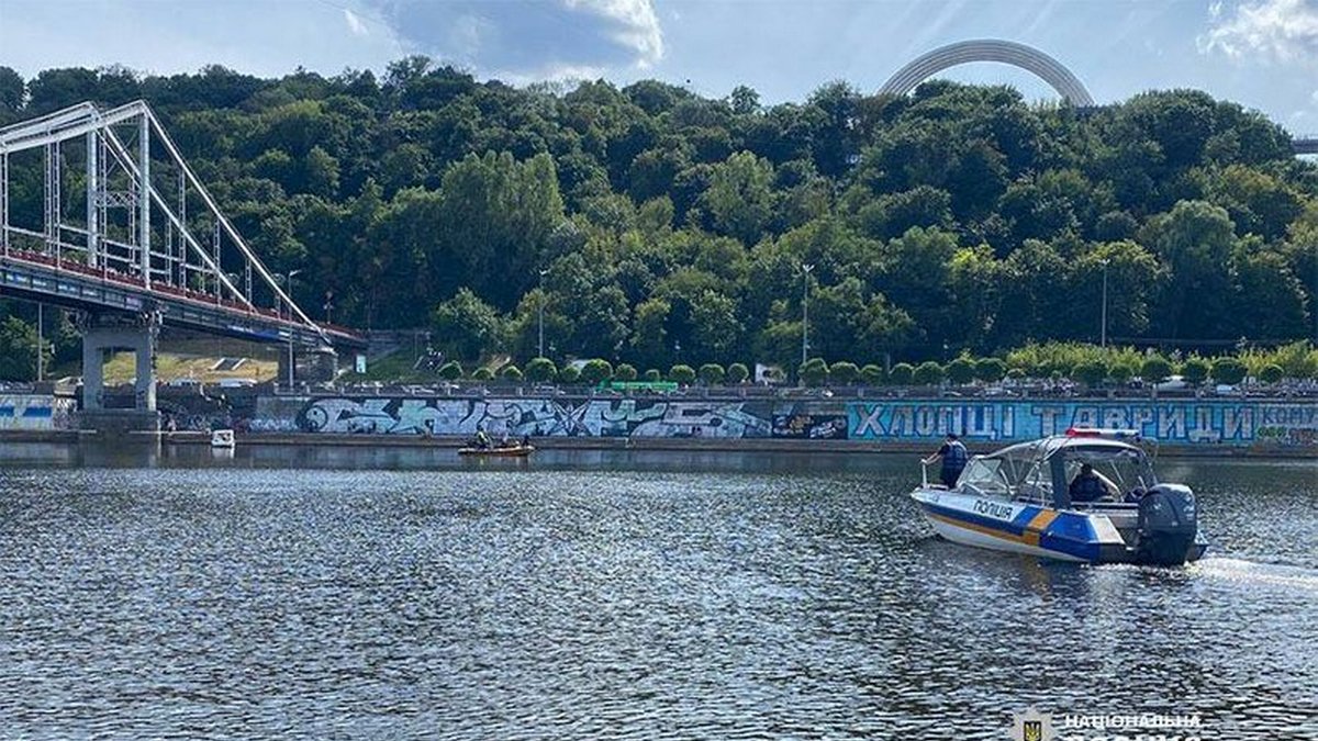 Пішохідний міст поблизу якого сталася трагедія