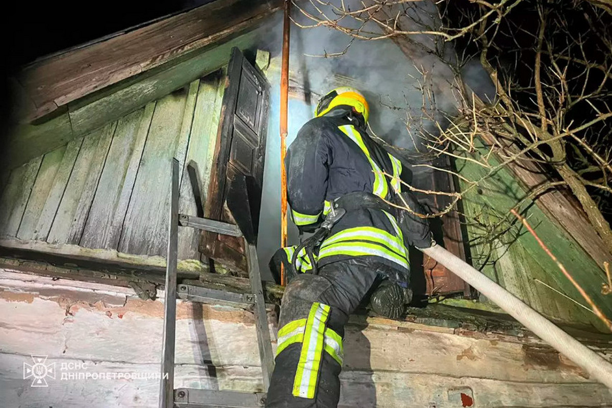 Горів приватний будинок у селищі Горького Тернівського району.