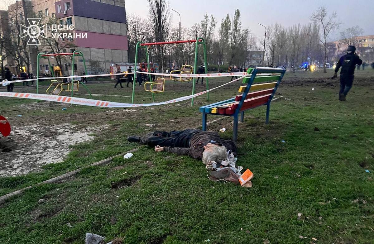 Ворог вдврив ракетою поруч з дитчим майданчиком