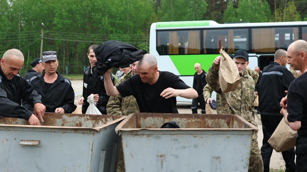 Ганчірки з полону на сміття Ганчірки з полону на сміття