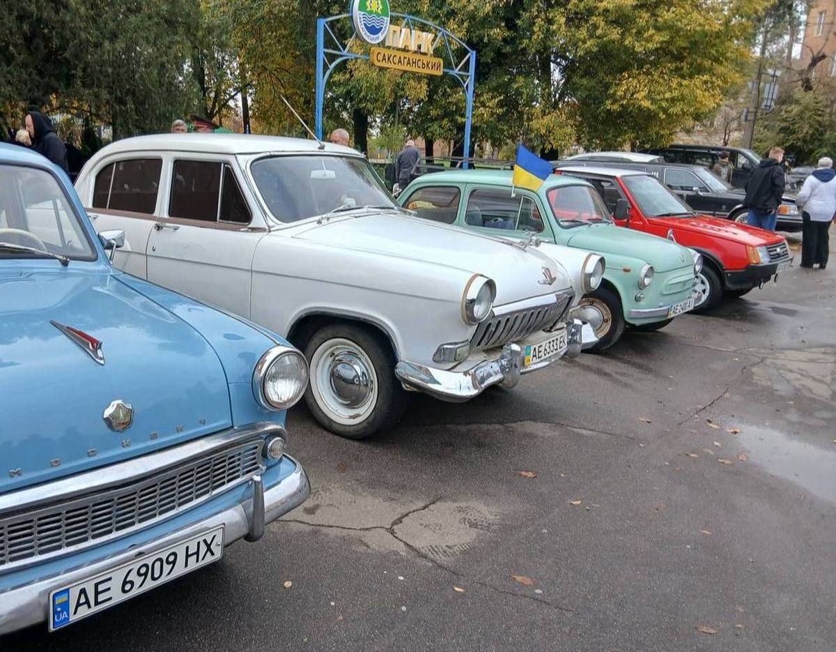 "Волга" та "Запорожець" - мрії радянських громадян "Волга" та "Запорожець" - мрії радянських громадян
