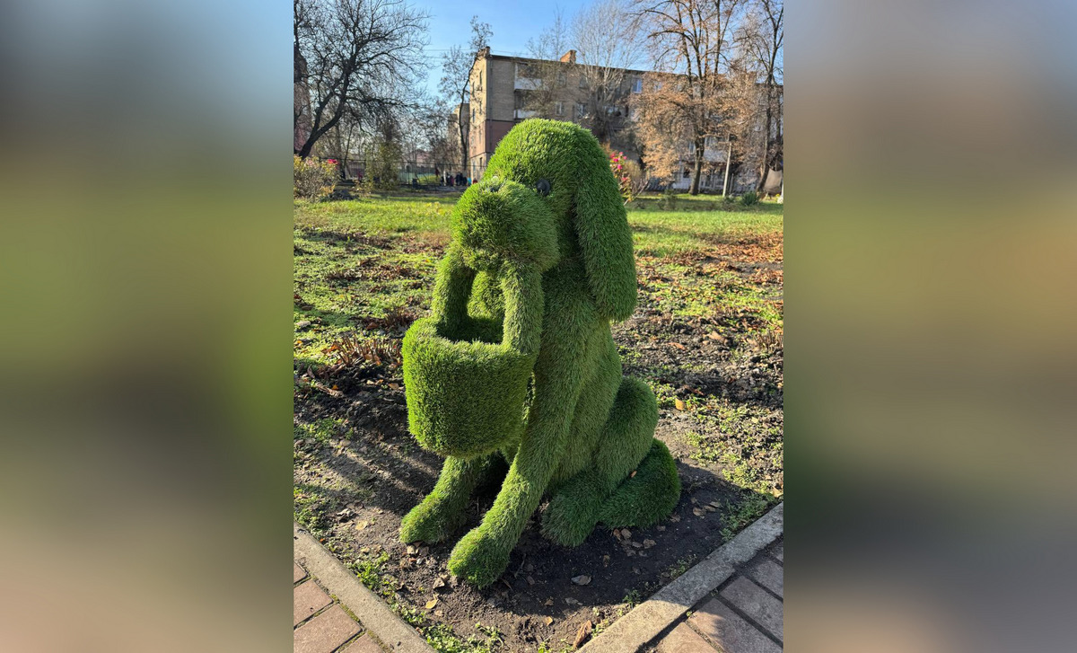 Веселий песик чекає на нових друзів Веселий песик чекає на нових друзів