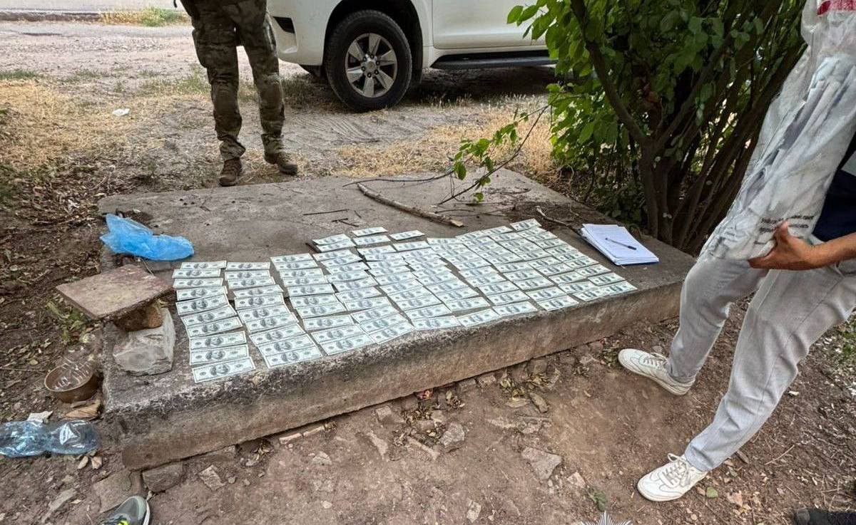 Свої послуги він оцінив у 17 тисяч доларів.