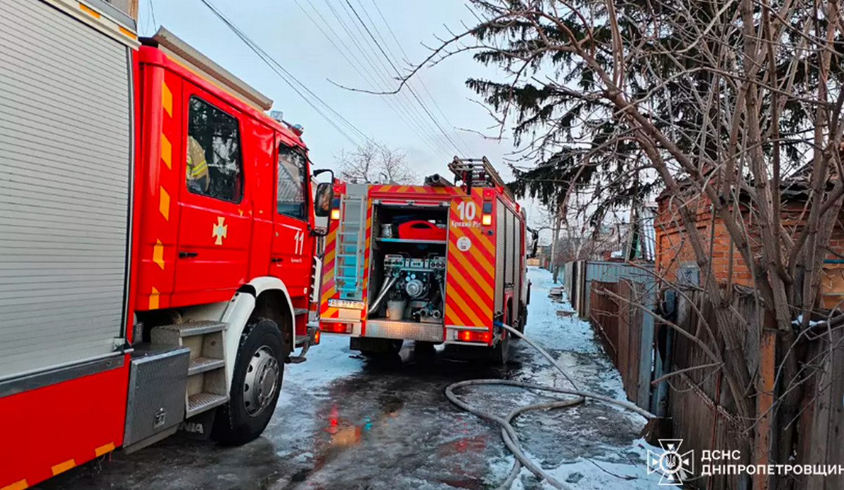 Горів житловий будинок на вулиці Яна Гуса у  Центрально-Міському районі.