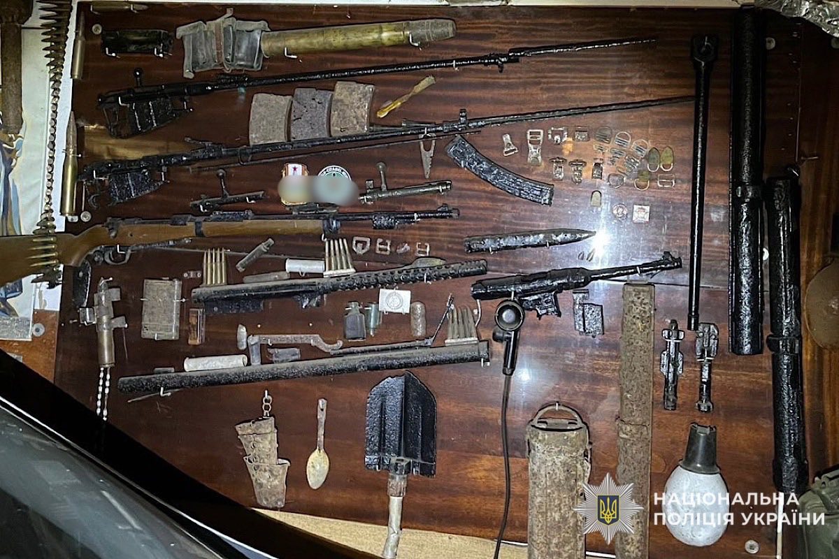 Цілий арсенал різноманітної зброї зберігав у себе дома мешканець Кривого Рогу.