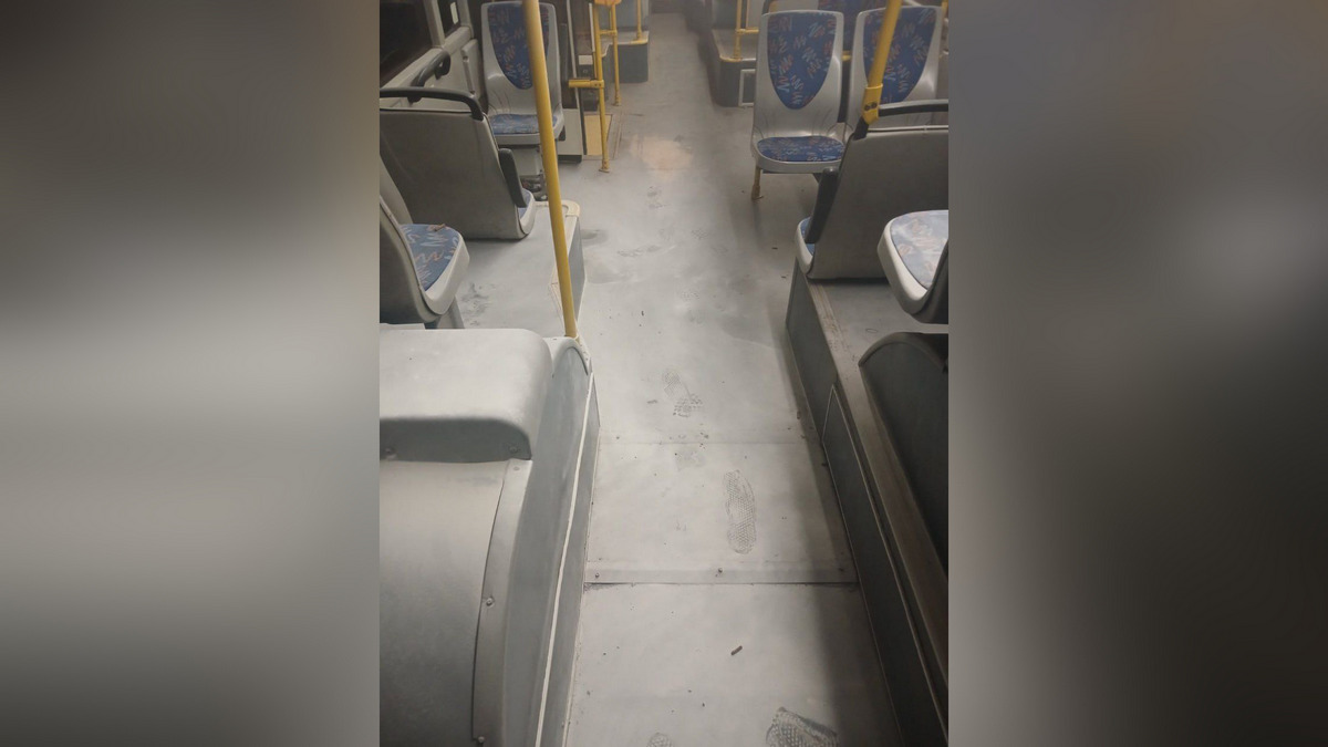 Підлітки розбризкали у тролейбусі вогнегасник і втікли