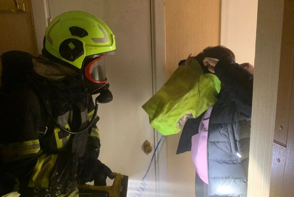 Пожежники, які приїхали за викликом, евакуювали 15 мешканців
