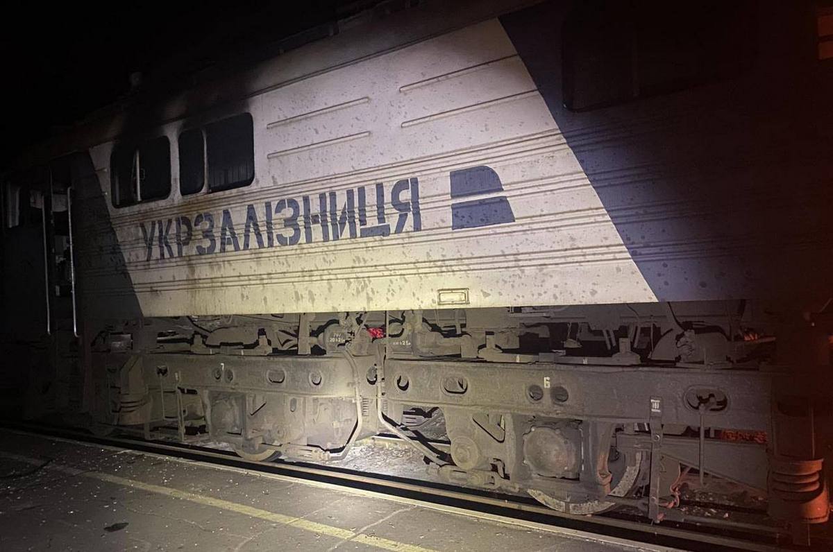 Пошкоджено локомотив.