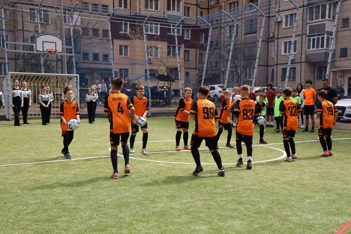 Відбулися перші матчеві зустрічі юних команд Саксаганського району.