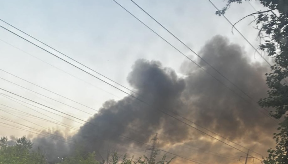 Вибух у середмісті Кривого Рогу: над містом здіймається стовп диму
